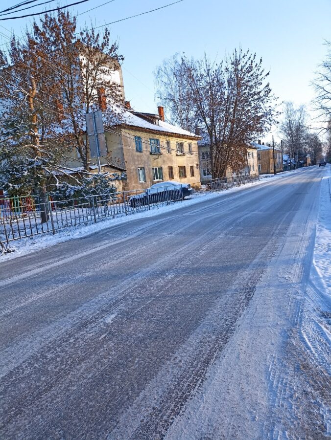 Жители Тверской области жалуются на гололед и необработанные дороги