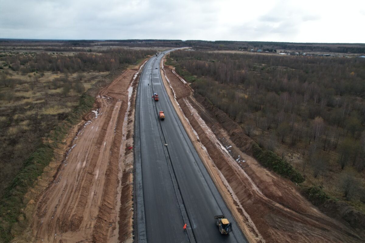 На Северном обходе Твери уложили первый асфальтобетон