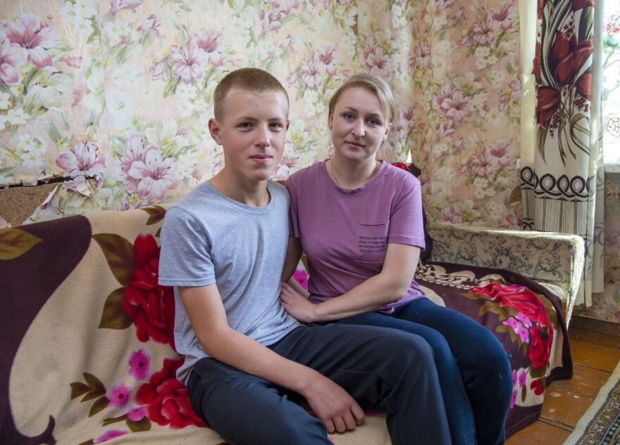 «Осторожно, не провалитесь в подпол»: брату и сестре нужен ремонт в доме «Осторожно, не провалитесь в подпол»: брату и сестре нужен ремонт в доме