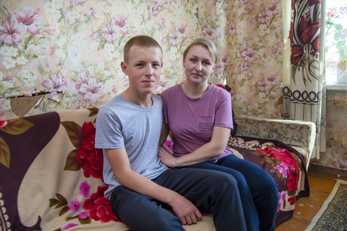 «Осторожно, не провалитесь в подпол»: брату и сестре нужен ремонт в доме «Осторожно, не провалитесь в подпол»: брату и сестре нужен ремонт в доме