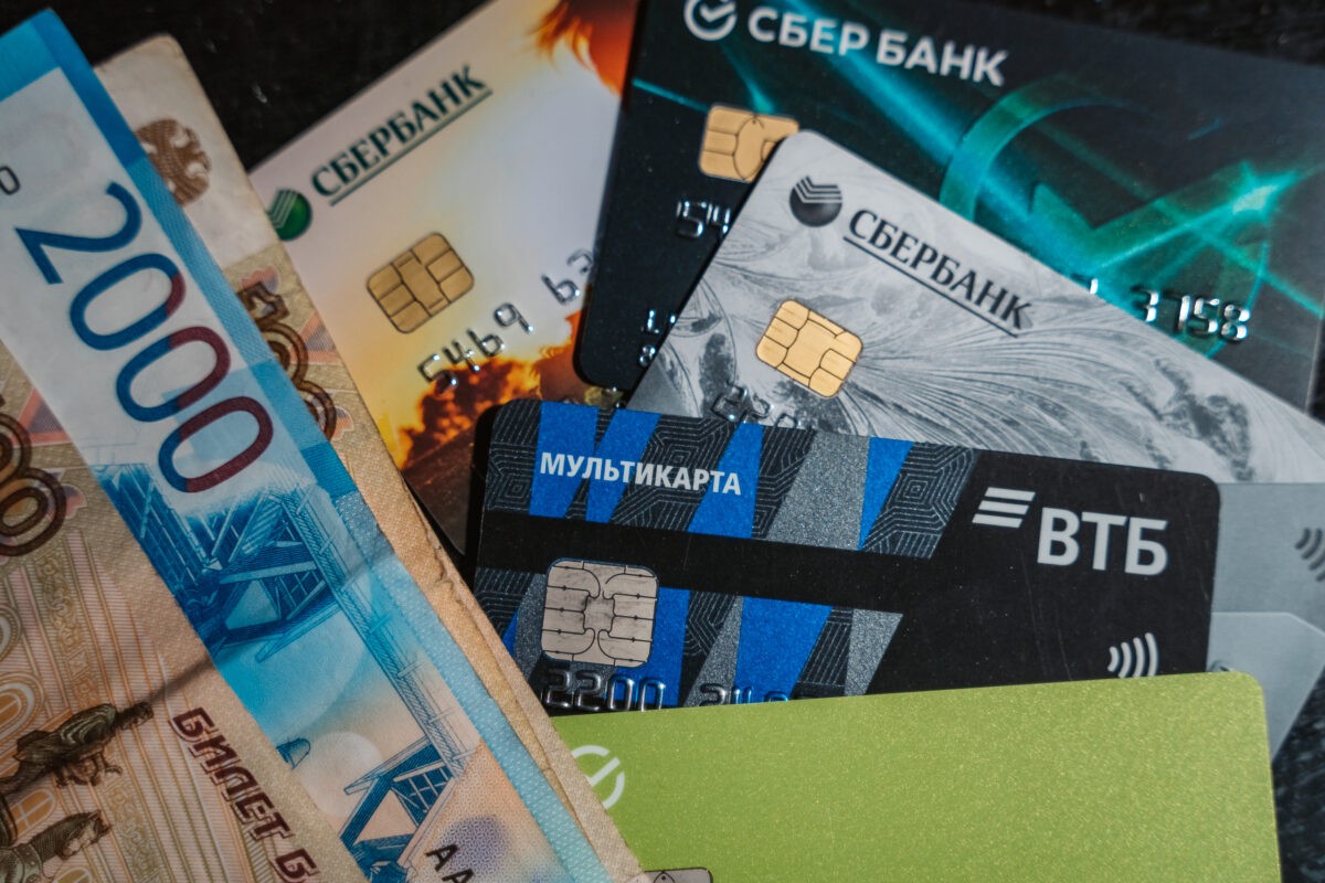 «Подруга» по соцсети обманула жительницу Тверской области на 300 тысяч