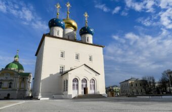 Губернатор Игорь Руденя проинспектировал благоустройство Соборной площади в Твери