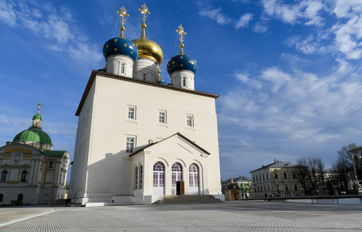 Губернатор Игорь Руденя проинспектировал благоустройство Соборной площади в Твери