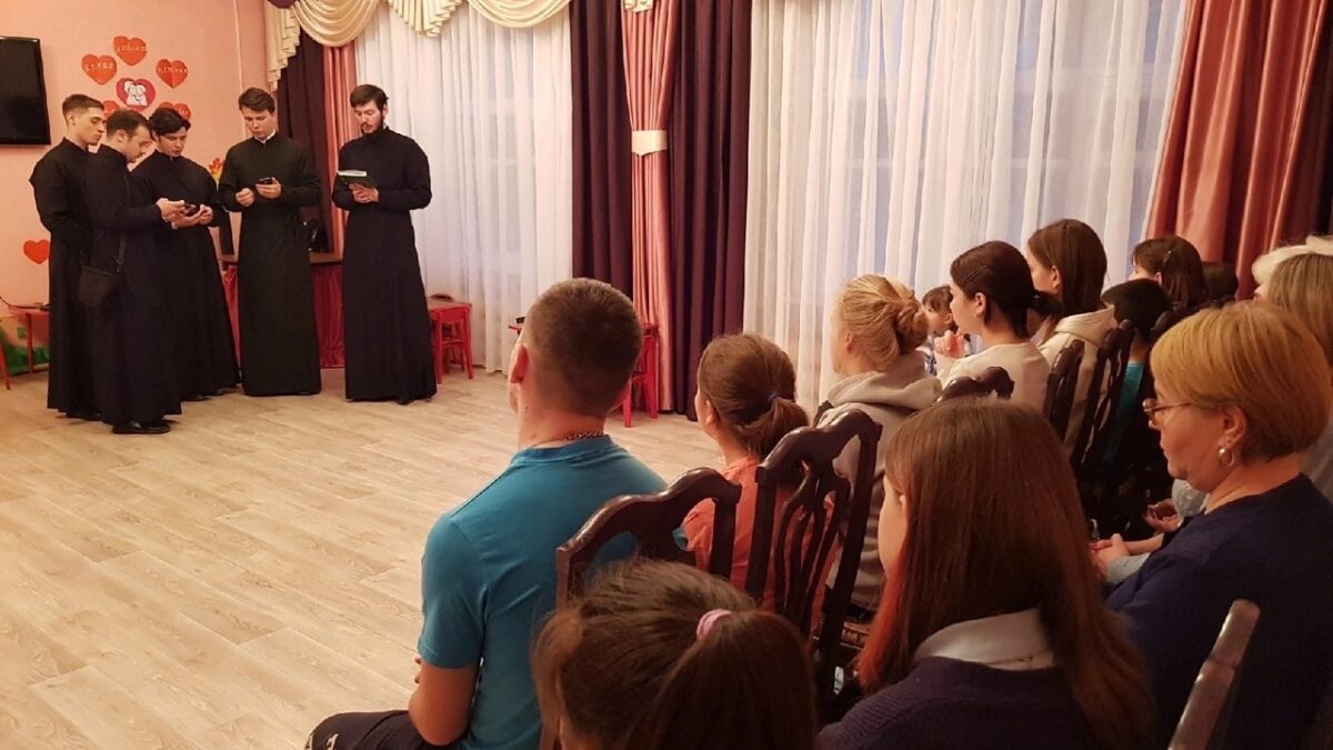 Будущие священники поразили лихославльских детей Будущие священники поразили лихославльских детей