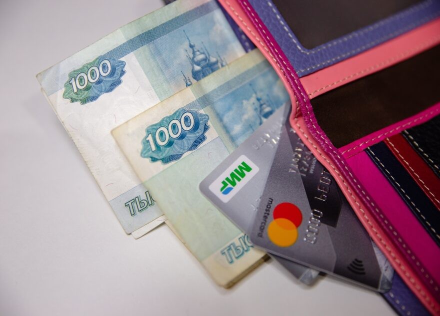 В Тверской области женщина ушла из гостей с пакетом продуктов и деньгами хозяев В Тверской области женщина ушла из гостей с пакетом продуктов и деньгами хозяев