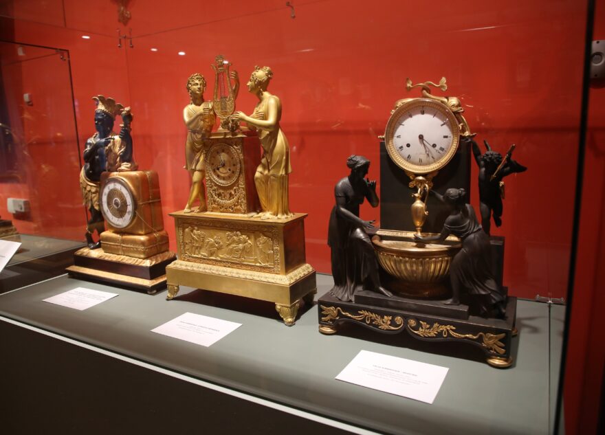 «Время, вперед!»: в Твери открылась уникальная выставка часов