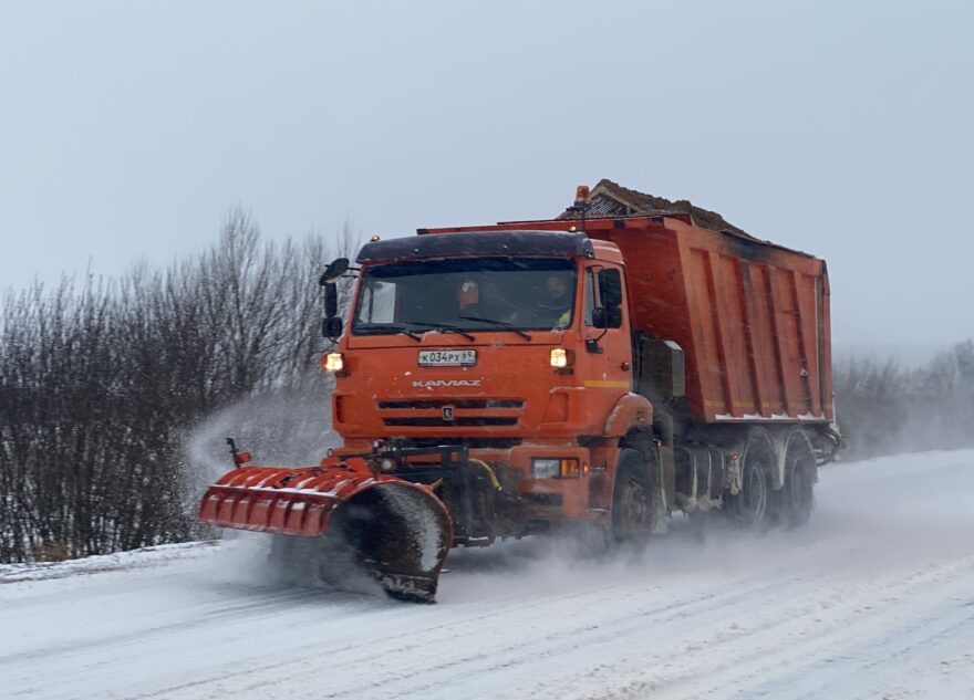 Больше 200 единиц техники расчищают от снега дороги Тверской области Больше 200 единиц техники расчищают от снега дороги Тверской области