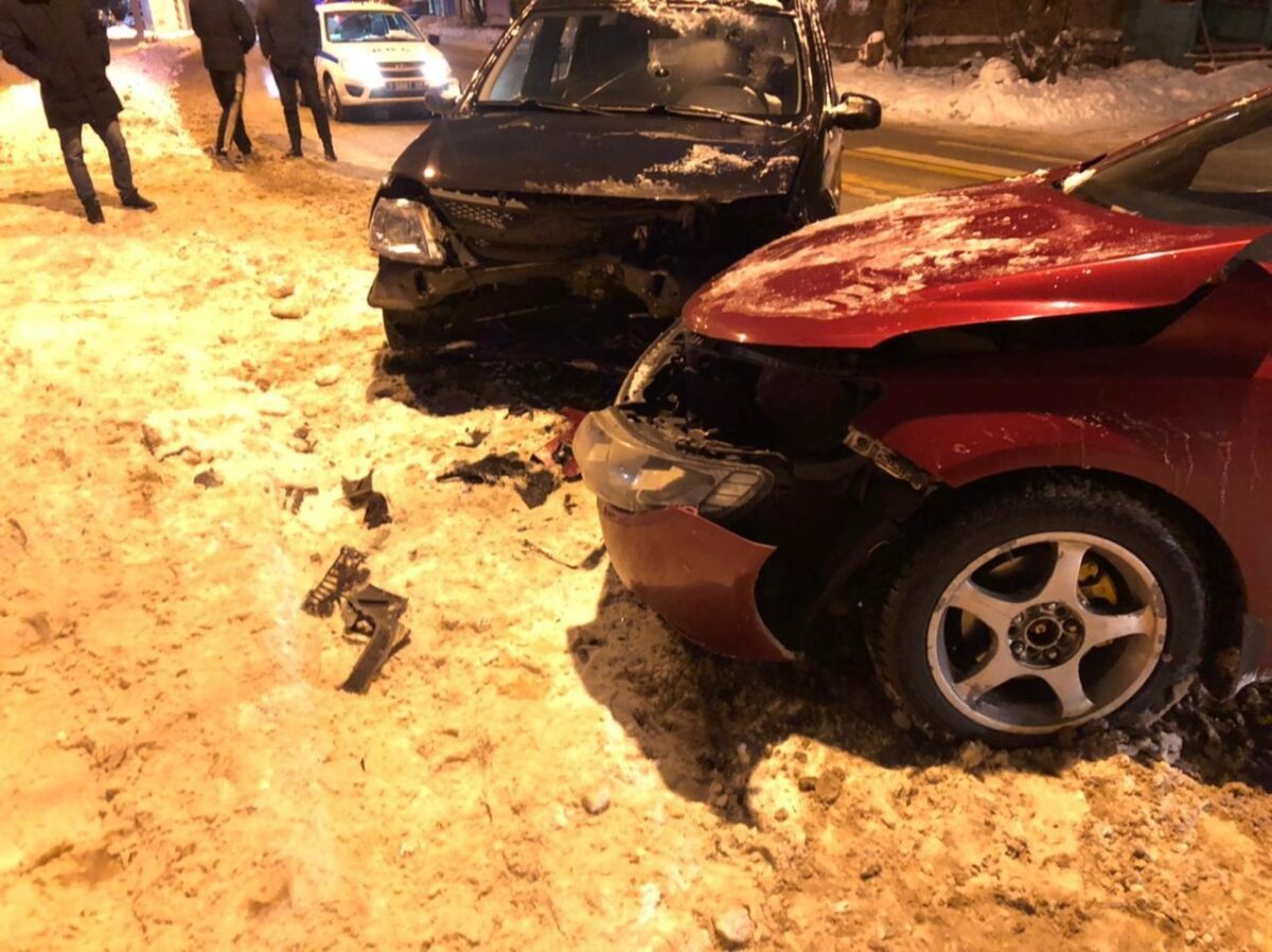 Пассажир "Лады" пострадал в лобовом столкновении с "Киа" в Тверской области