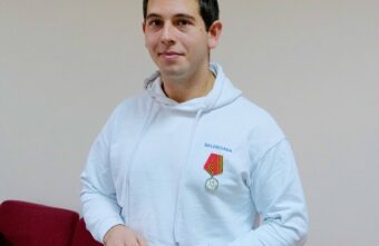 26-летнему жителю Тверской области вручили медаль за отвагу в боях под Харьковом