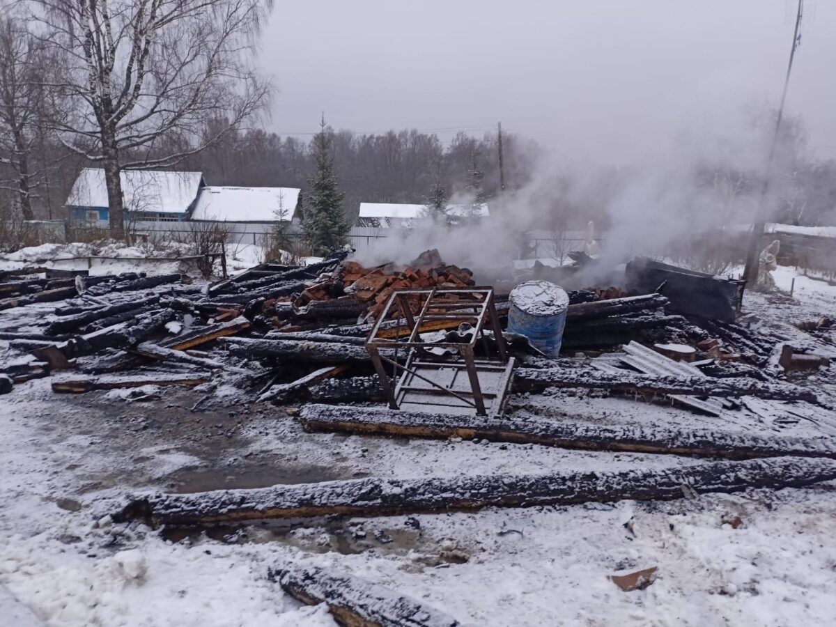 Во время пожара в Тверской области погиб хозяин дома