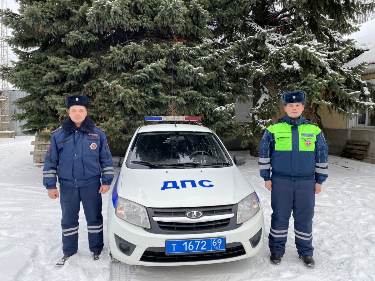 Автоинспекторы Тверской области помогли больному мальчику вернуться домой