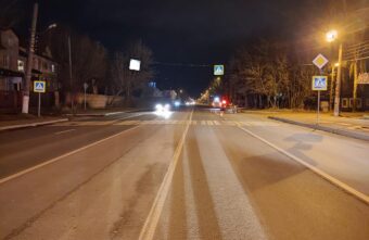 Пешеход попал под колёса машины на зебре в Твери