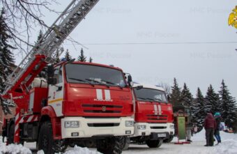МЧС просит водителей не мешать проезду пожарных машин МЧС просит водителей не мешать проезду пожарных машин
