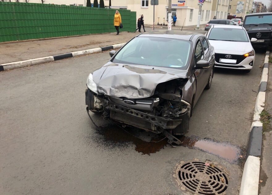В центре Твери произошло ДТП с участием четырех автомобилей В центре Твери произошло ДТП с участием четырех автомобилей