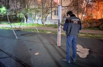 После травмирования ребёнка на детской площадке в Тверской области возбудили уголовное дело