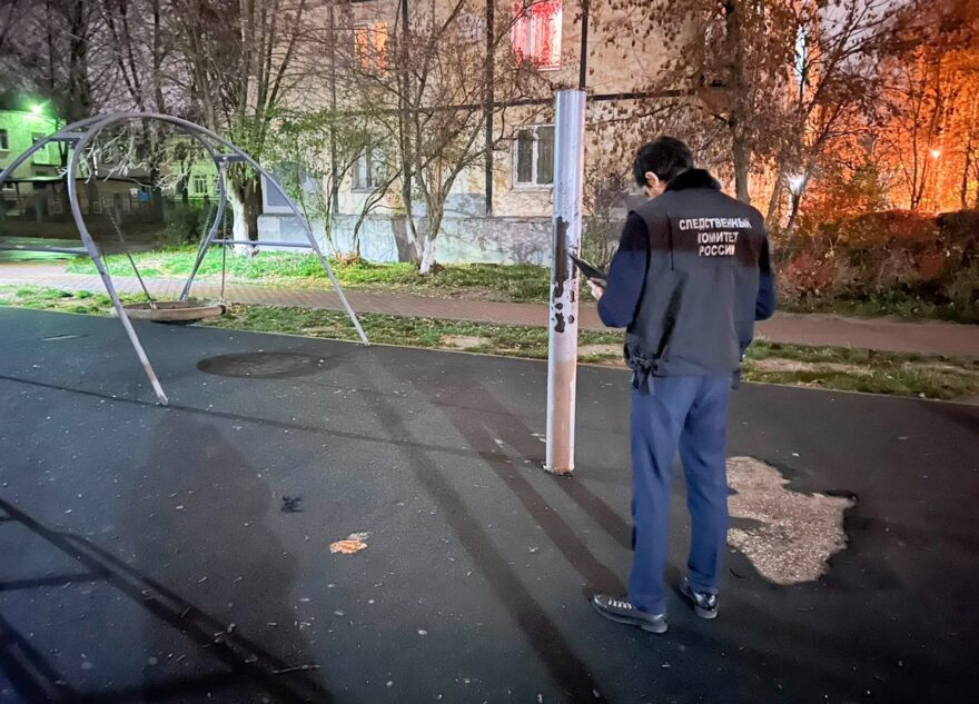 После травмирования ребёнка на детской площадке в Тверской области возбудили уголовное дело