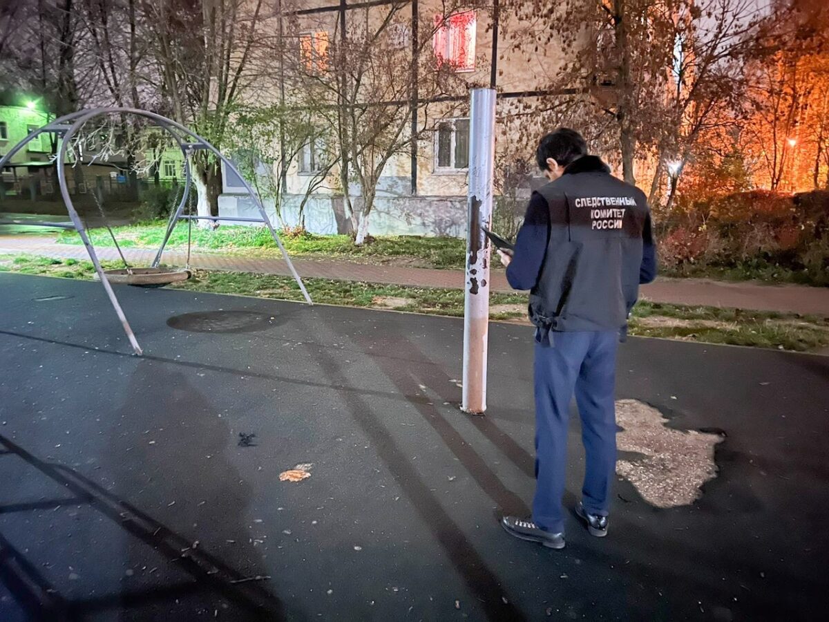После травмирования ребёнка на детской площадке в Тверской области возбудили уголовное дело