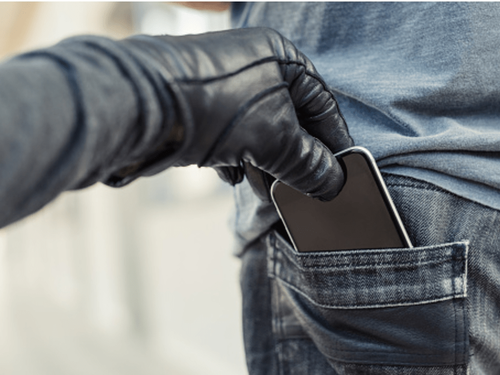 Житель Твери хотел отдохнуть в кафе и лишился телефона Житель Твери хотел отдохнуть в кафе и лишился телефона