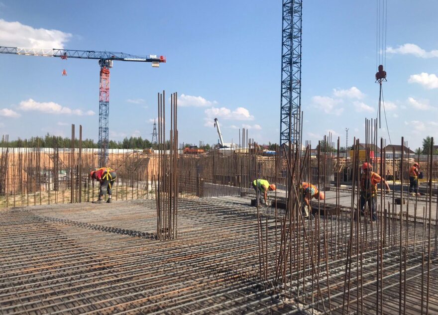 Строительство больницы в Тверской области: вид из кабины крана