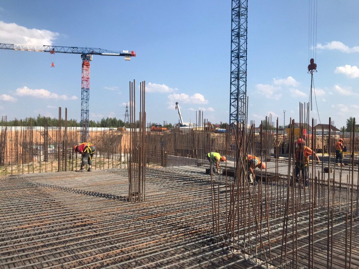 Строительство больницы в Тверской области: вид из кабины крана