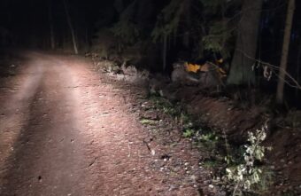 В Тверской области молодая женщина врезалась в дерево на квадроцикле