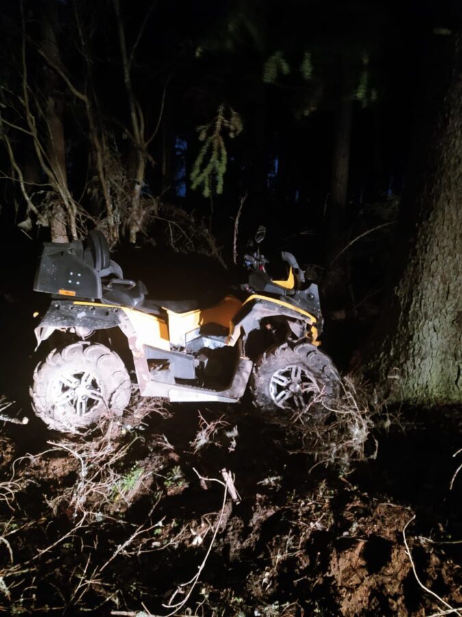 В Тверской области молодая женщина врезалась в дерево на квадроцикле