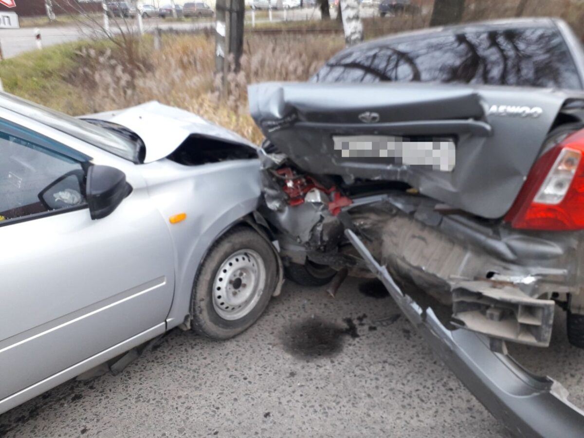 В Тверской области два водителя и пассажирка пострадали в ДТП