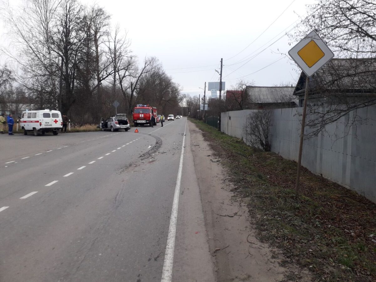 В Тверской области два водителя и пассажирка пострадали в ДТП