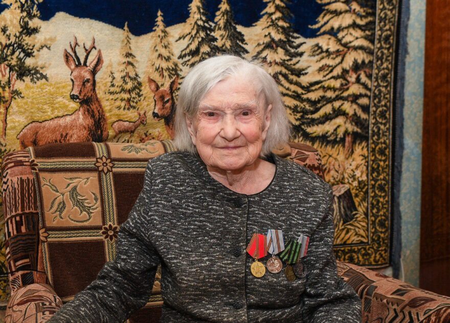 Труженица тыла Галина Ремизова отмечает вековой юбилей Труженица тыла Галина Ремизова отмечает вековой юбилей