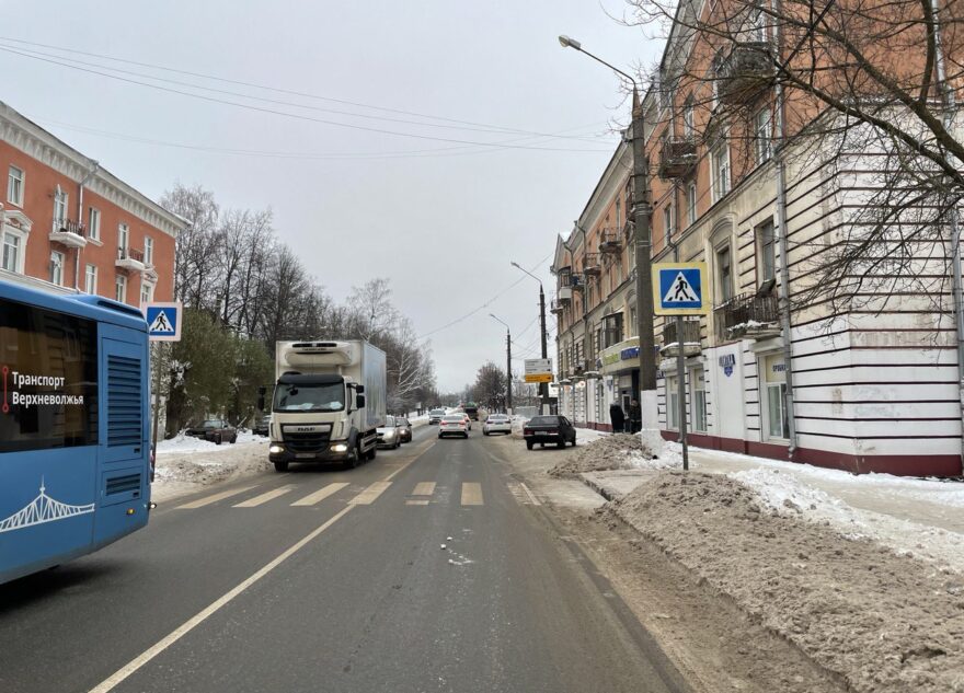 В Твери несовершеннолетний пешеход попал под колеса легковушки В Твери несовершеннолетний пешеход попал под колеса легковушки