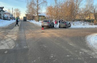 Девушка пострадала в столкновении двух иномарок в Тверской области Девушка пострадала в столкновении двух иномарок в Тверской области