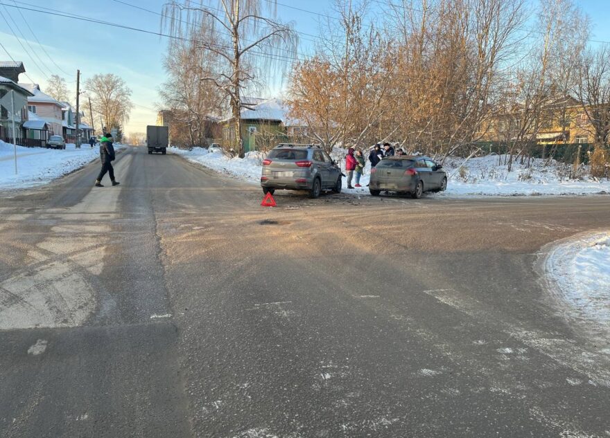 Девушка пострадала в столкновении двух иномарок в Тверской области Девушка пострадала в столкновении двух иномарок в Тверской области