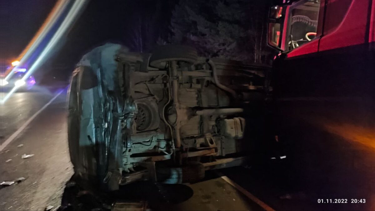 Три человека пострадали в столкновении четырёх автомобилей в Тверской области