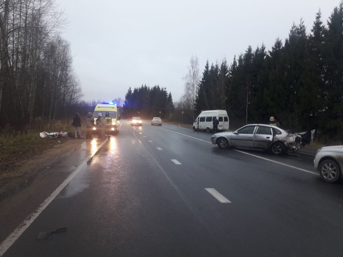 Пассажир иномарки пострадал в ДТП на "встречке" в Тверской области Пассажир иномарки пострадал в ДТП на "встречке" в Тверской области