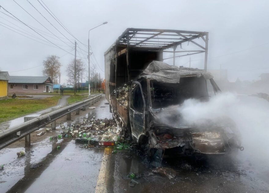 В Тверской области ГАЗель загорелась после столкновения с фурой В Тверской области ГАЗель загорелась после столкновения с фурой