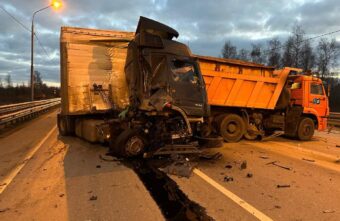 В Тверской области погиб водитель фуры, которая протаранила КамАЗ