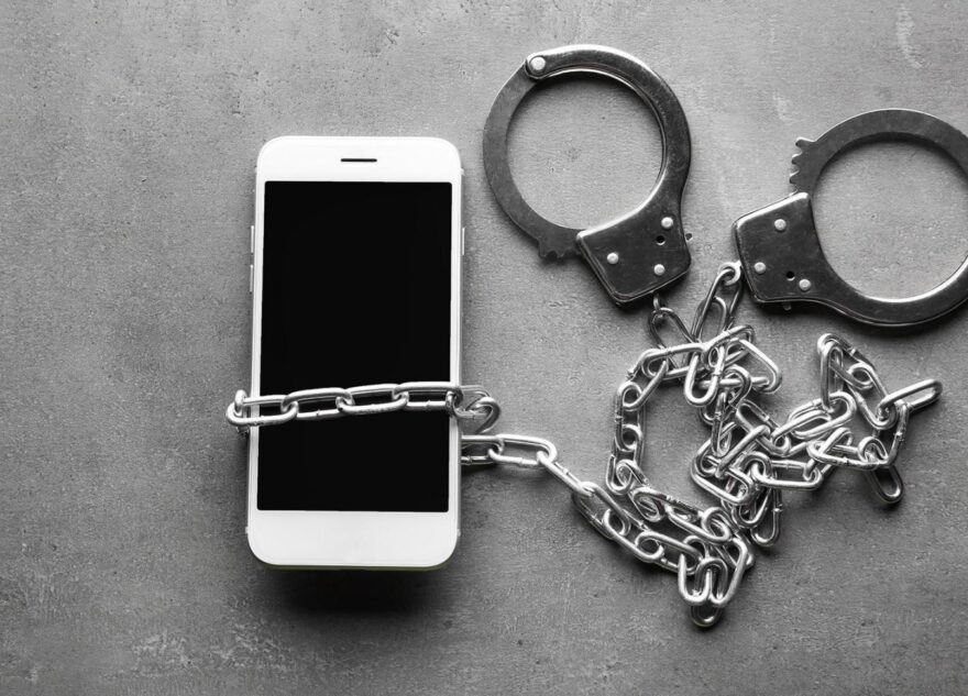 Рецидивист из Твери избил девушку и украл ее телефон