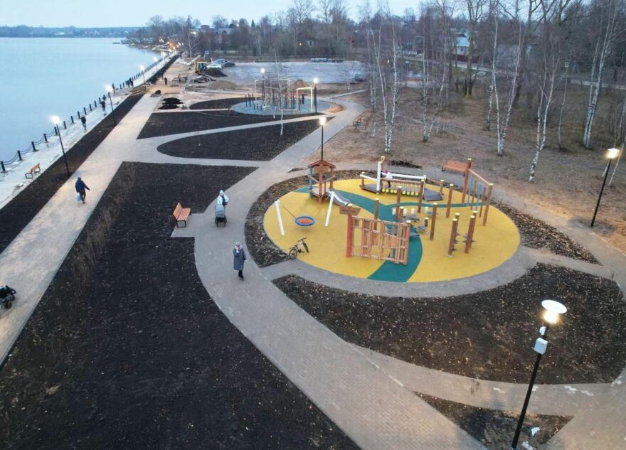 В Калязине гордо открыли обновленную набережную В Калязине гордо открыли обновленную набережную