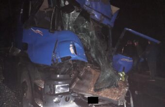 Водитель пострадал в столкновении двух фур в Тверской области Водитель пострадал в столкновении двух фур в Тверской области