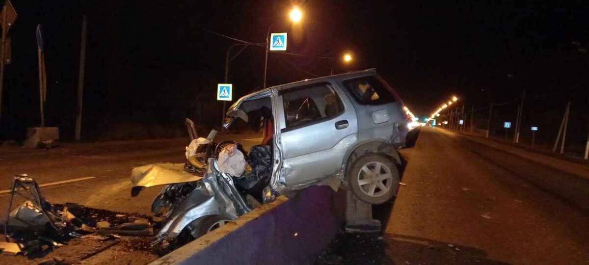 Водитель "Сузуки" скончался после наезда на ограждение в Тверской области