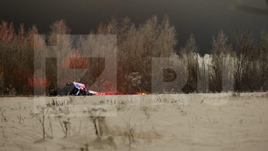 Появились фото и видео с места крушения вертолета Robinson в Тверской области Появились фото и видео с места крушения вертолета Robinson в Тверской области