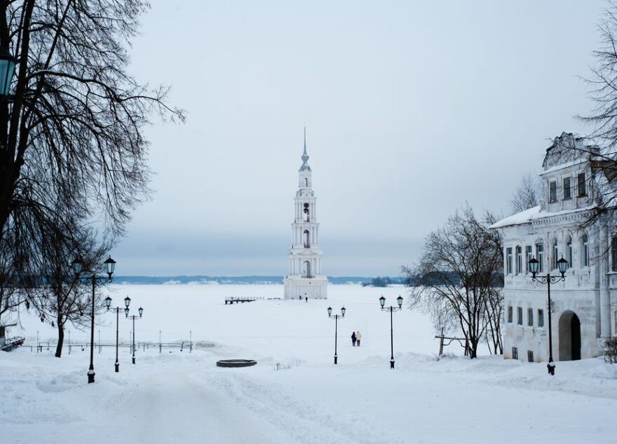 Прогулка с видом на колокольню: в Калязине преображенная набережная стала местом притяжения