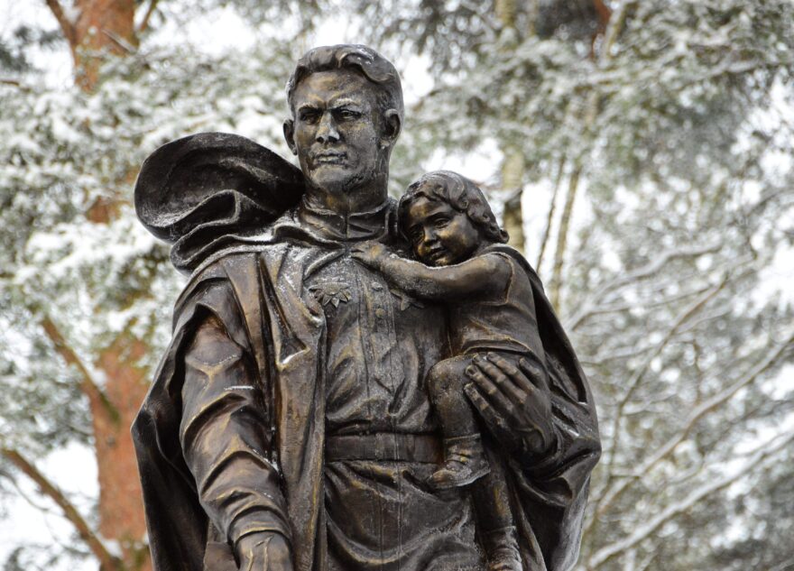 Новый памятник торжественно представили в Твери