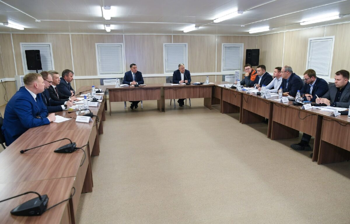 Игорь Руденя и Вячеслав Петушенко провели совещание на площадке строительства Северного обхода Твери