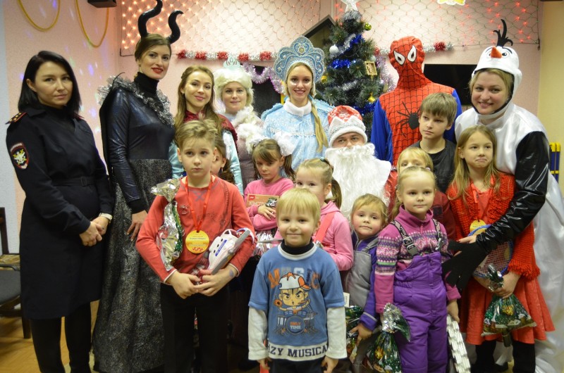 В Твери сотрудники полиции подарили детям новогоднюю сказку