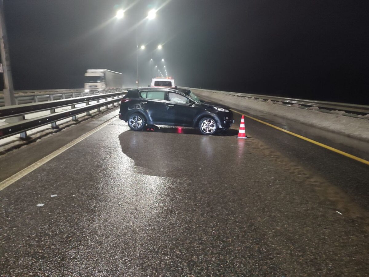 В Тверской области перевернулся Киа Спортейдж с двумя молодыми женщинами