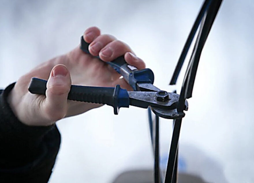 Житель Тверской области ножницами срезал 200 килограммов кабеля воздушной связи  