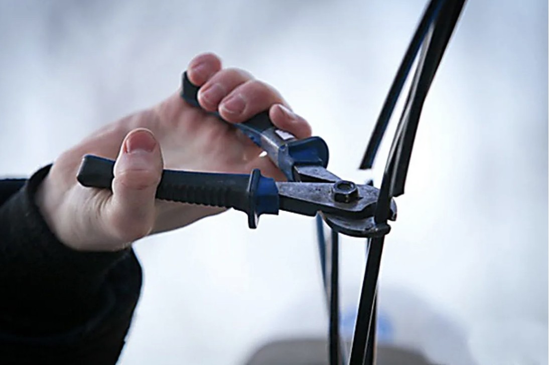 Житель Тверской области ножницами срезал 200 килограммов кабеля воздушной связи  