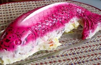 Всего один продукт изменит новогоднюю «Селедку под шубой» до неузнаваемости