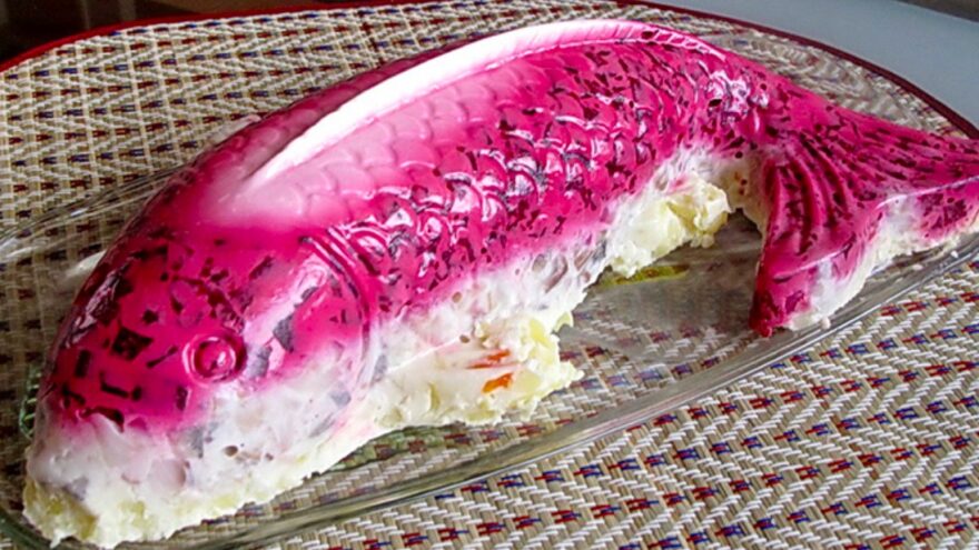 Всего один продукт изменит новогоднюю «Селедку под шубой» до неузнаваемости